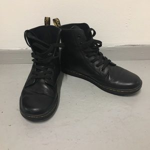 NWOT DR. MARTENS LEYTON 9W/7UK